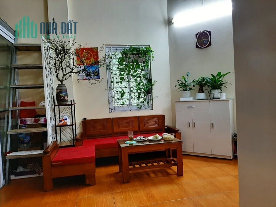 Nhà cấp 4 35m2 ngõ 181 Nguyễn Văn Linh, Phúc Đồng, Long Biên - Full đồ, ô tô đỗ cửa