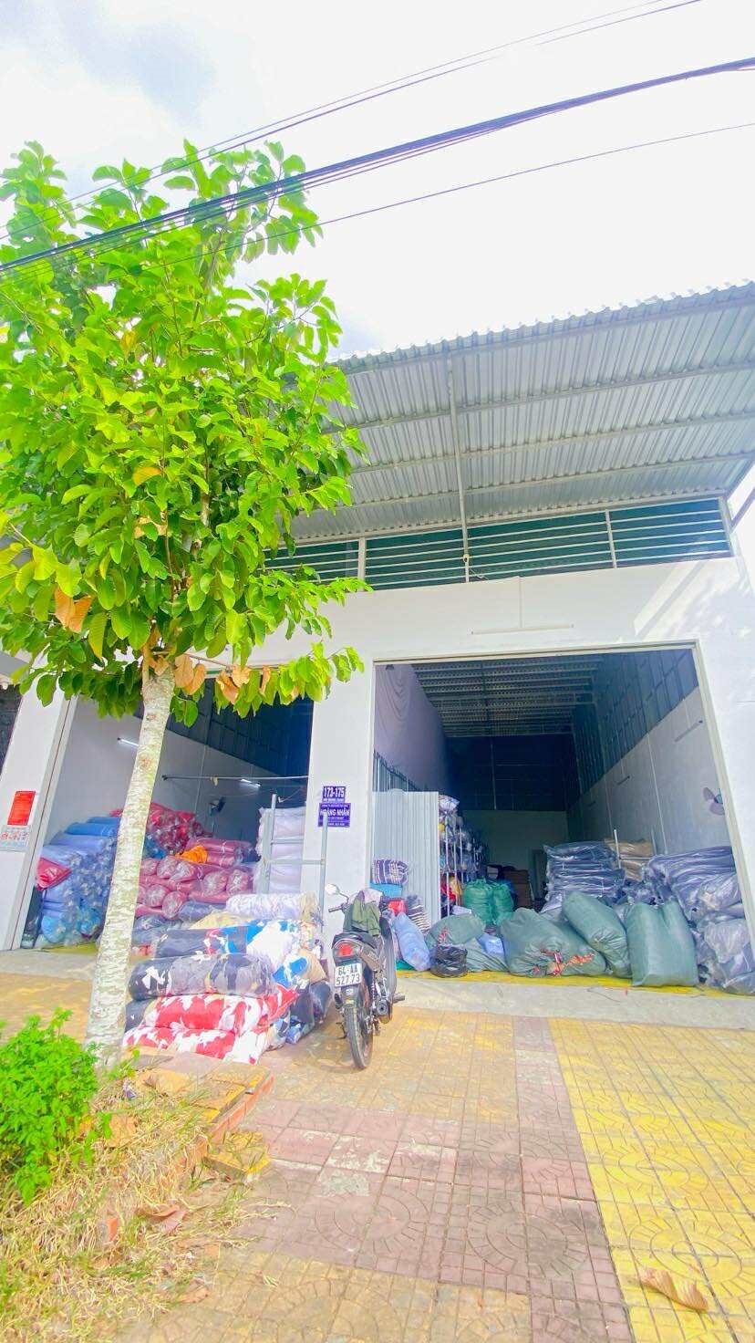 Cho thuê kho 200m2 Cần Thơ, gần Ford, giá 13 triệu/tháng, trống suốt, WC riêng, lý tưởng kinh doanh