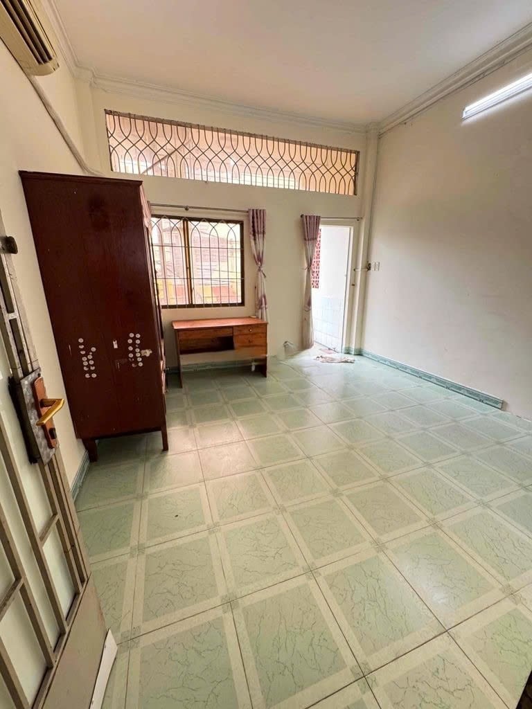 Cho thuê nhà kinh doanh 2 tầng mặt tiền nguyễn văn công, p3, 18 triệu/ tháng