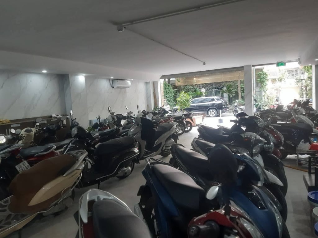 Bán tòa nhà 10 tầng Dương Khuê, Cầu Giấy - Dòng tiền 150tr/tháng, DT 100m2, MT 9.6m