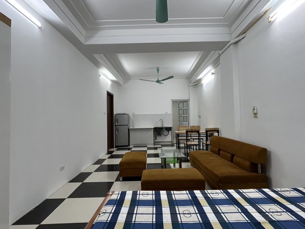Cho thuê căn hộ 40m2 full nội thất tại 64 Chợ Vĩnh Hồ, Đống Đa, chỉ 5tr/tháng