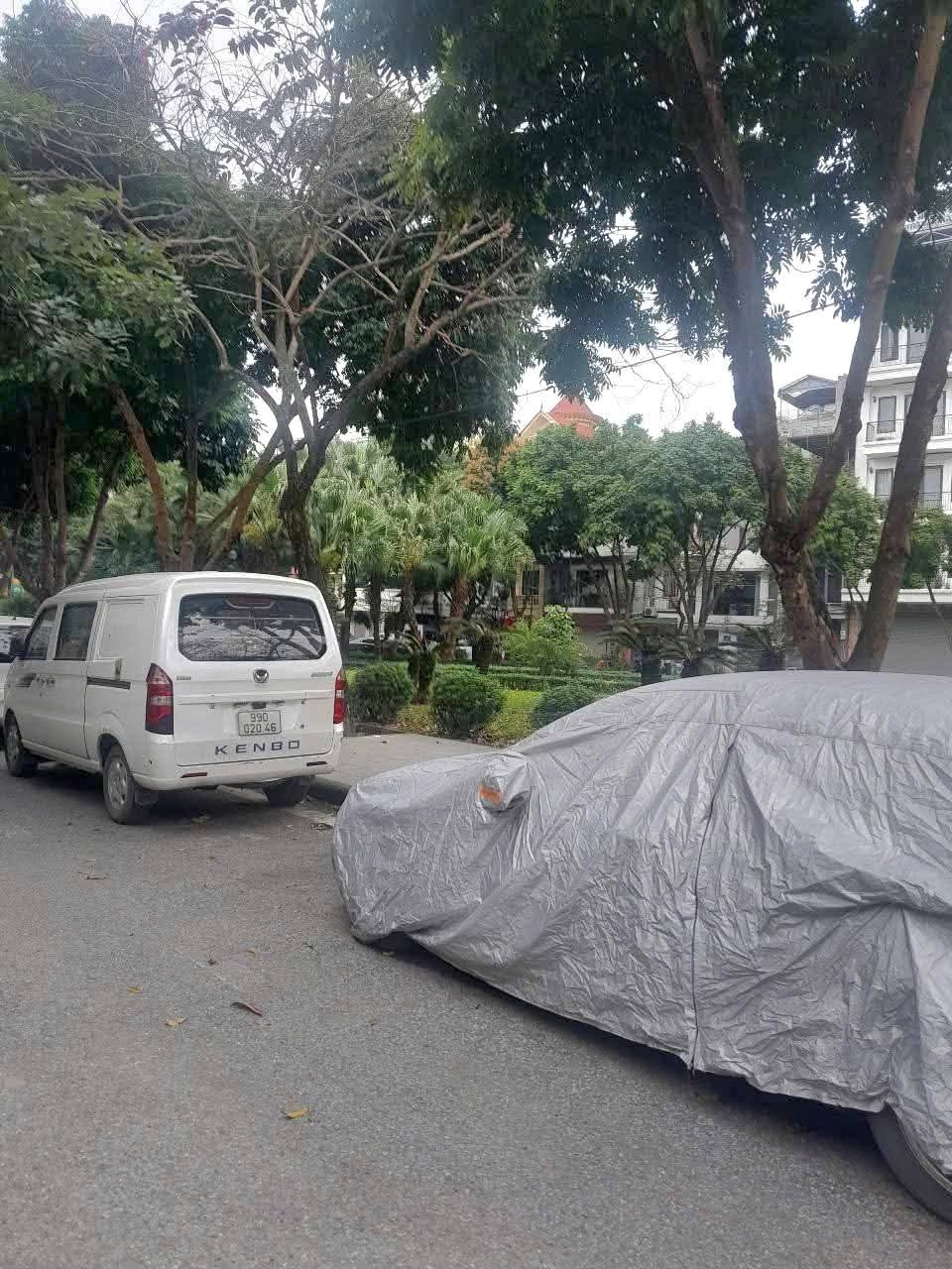 Bán đất Long Biên 120m2, view vườn hoa, sát cầu Vĩnh Tuy, giá 40 tỷ