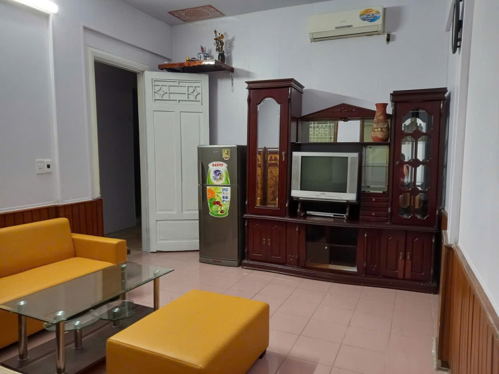 Cho thuê căn hộ 45m2, 2PN, tầng 5, 172 Giải Phóng, 6.5tr/th