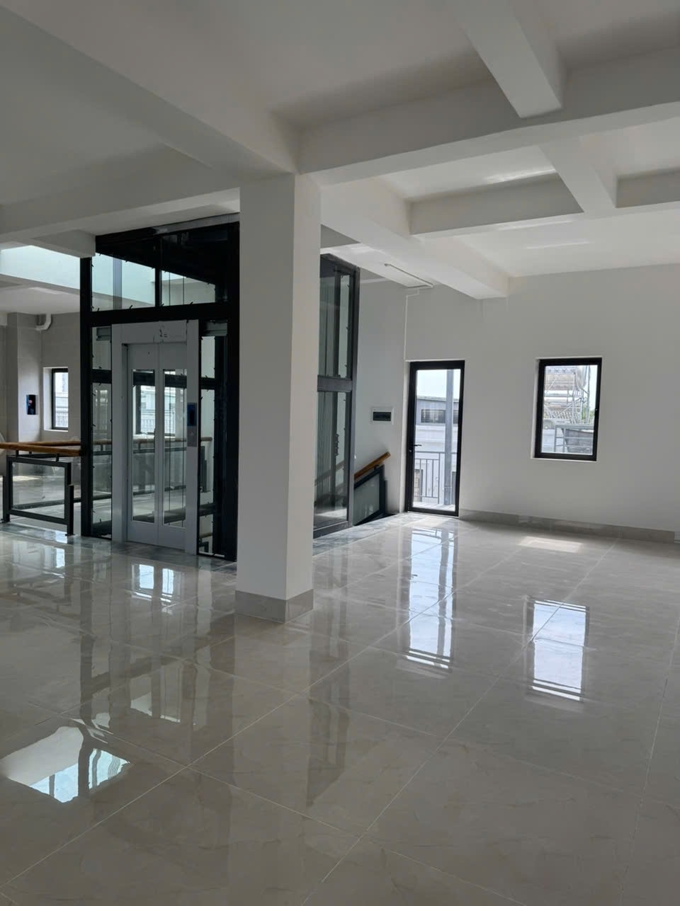 Cho thuê Shophouse mặt tiền Song Hành Lakeview City, TP. Thủ Đức - 3 căn liền nhau, DTSD 1.500m2