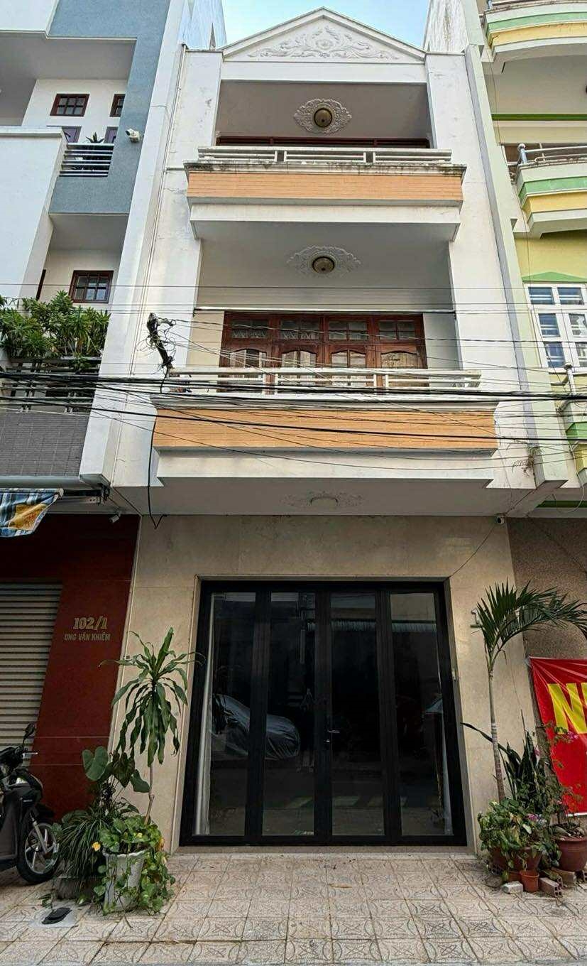 Cho thuê nhà 3 tầng Ung Văn Khiêm, Cần Thơ - 12 triệu/tháng, full nội thất, vị trí đắc địa