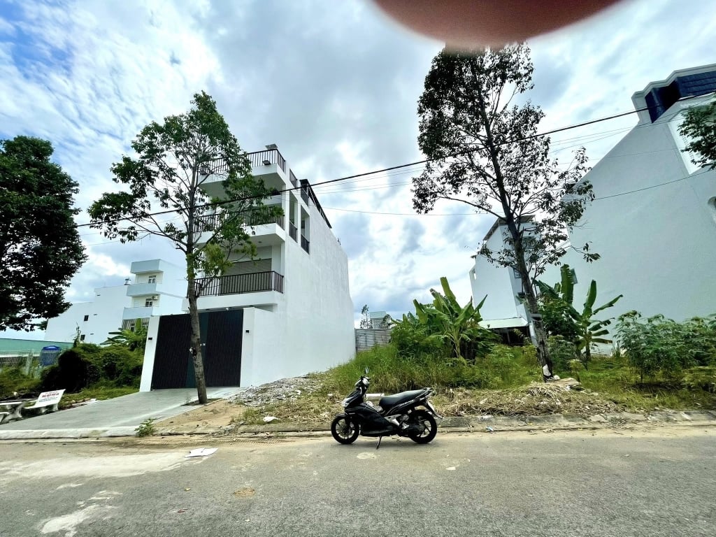 Bán nền đẹp 125m2, 2 tỷ 950 triệu, vị trí vàng cách chợ 586 chỉ 1-2 phút đi bộ