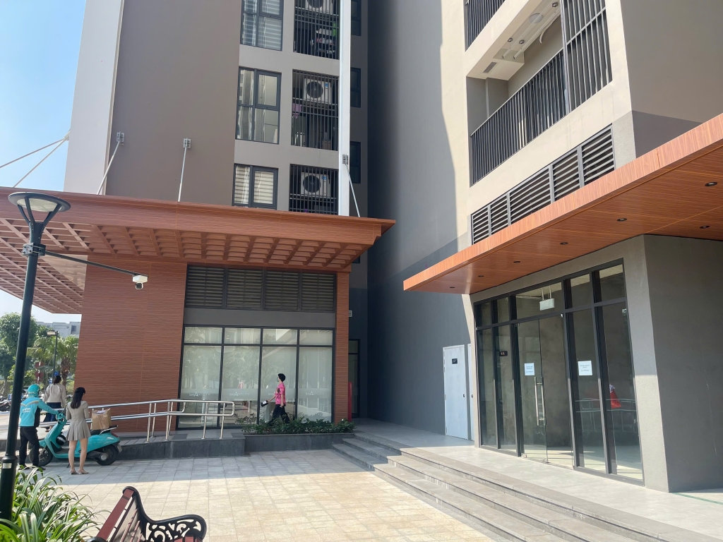 Cho thuê shop chân đế Vinhomes Smart City Tây Mỗ, 55m2, mặt sảnh đẹp, giá 30 triệu/tháng