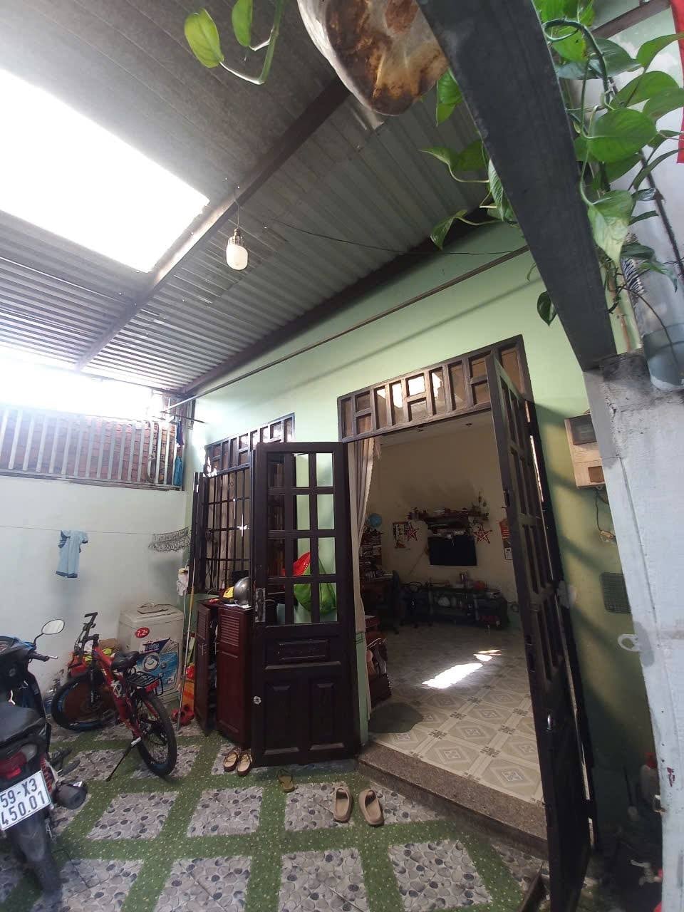 Nhà Nguyên Căn 80m² Linh Trung, 1PN Gác Lửng, Sát Metro, Giá 6 Triệu