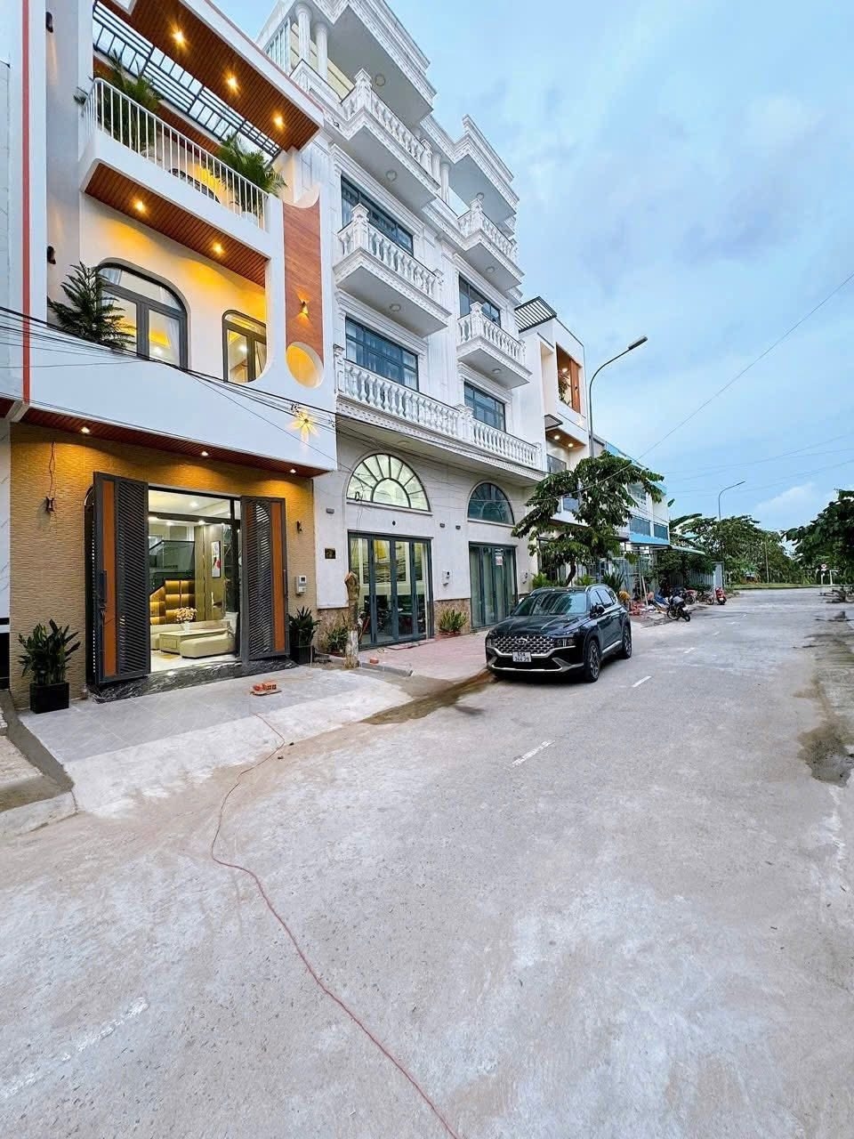 Nhà 1 trệt 2 lầu siêu đẹp - Giảm giá sâu tại Tây Đô, Cần Thơ