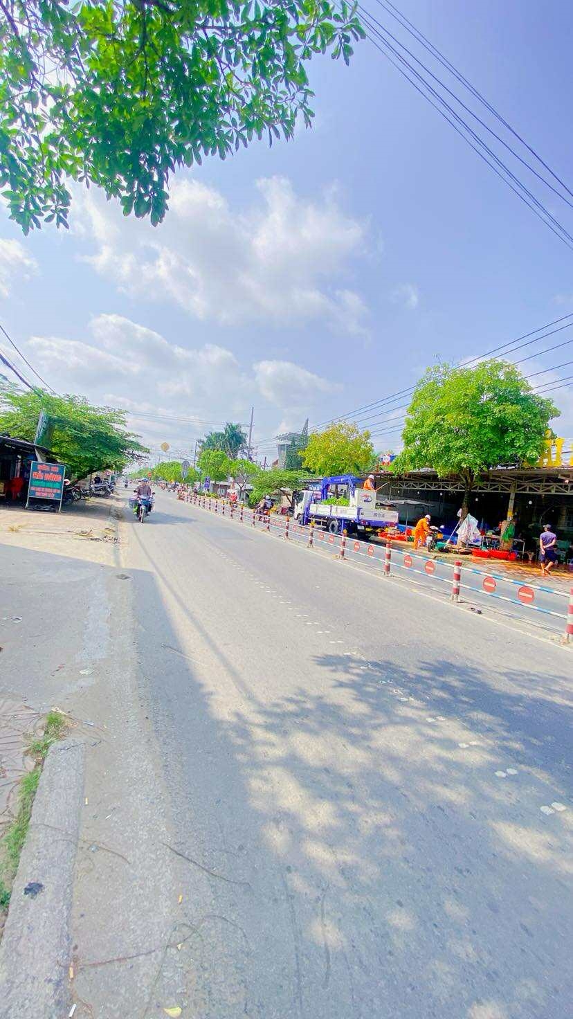 Cho thuê kho 240m2 mặt tiền Phạm Hùng, Cần Thơ, giá 15 triệu/tháng, vị trí đắc địa, trống suốt, thích hợp nhiều loại hình kinh doanh