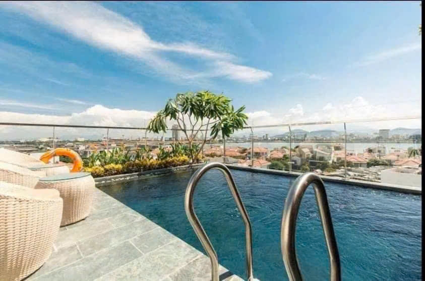 Bán gấp khách sạn 7 tầng mặt tiền Trần Hưng Đạo, view Sông Hàn, 105m2, full nội thất, có hồ bơi tầng thượng